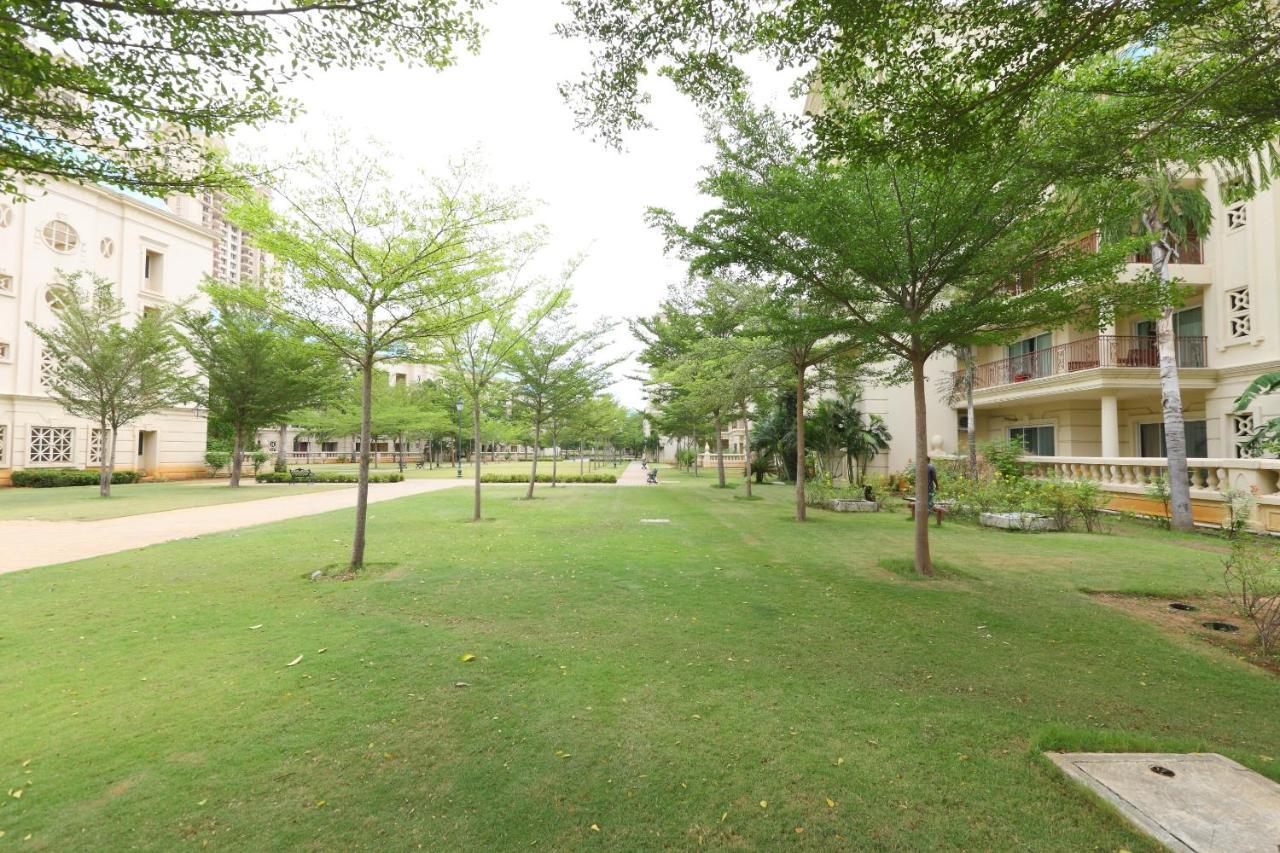 Oyo 6954 The Lawns Oragadam Hotel Exterior foto