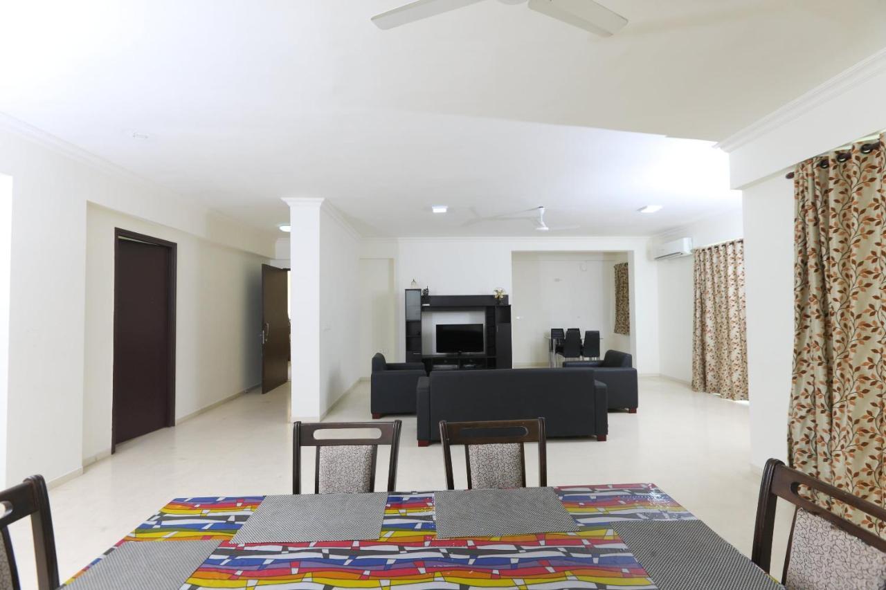 Oyo 6954 The Lawns Oragadam Hotel Exterior foto