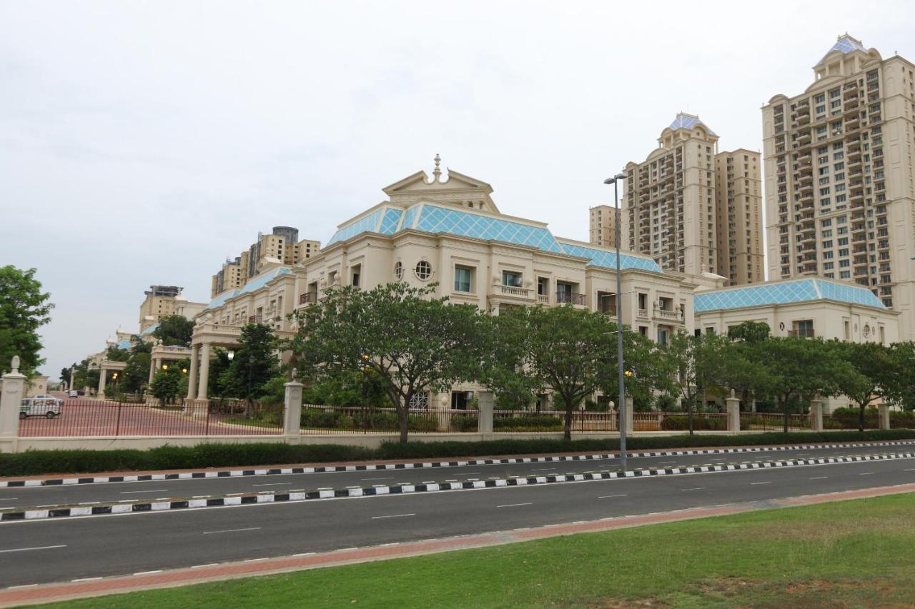 Oyo 6954 The Lawns Oragadam Hotel Exterior foto